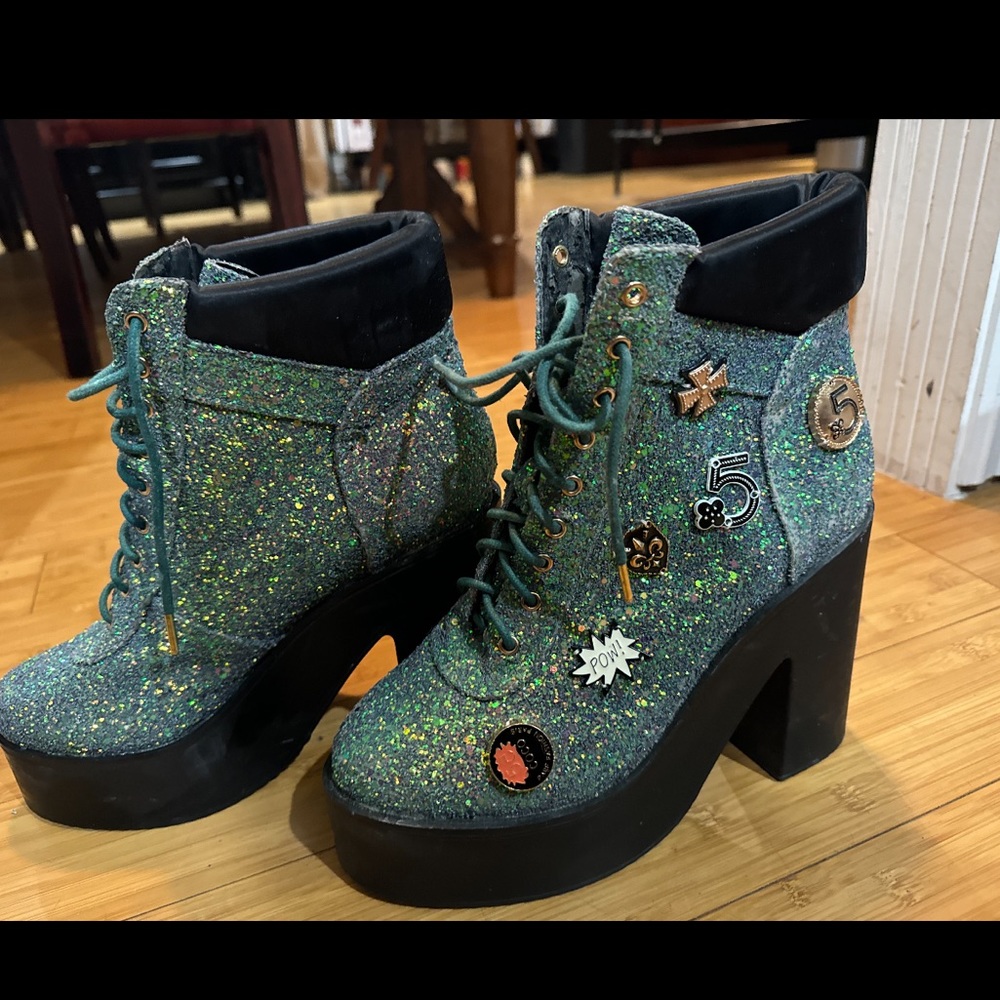 Super cute fun and funky boots!
